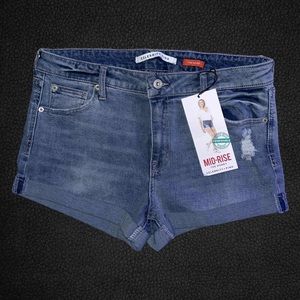 ✨NWT CELEBRITY PINK JEAN STRETCH SHORTS SIZE 13✨